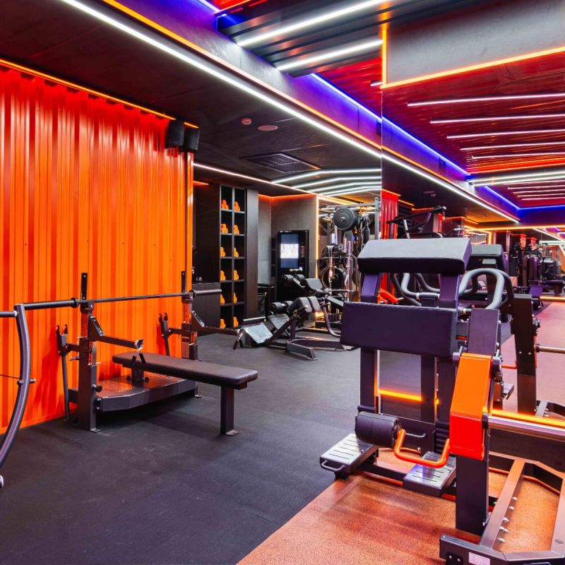 Тренажер Сгибание ног стоя, рычаги серые DHZ D955