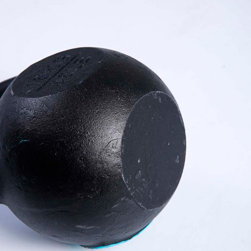 Чугунная гиря LIVEPRO Solid Cast Iron Kettlebell 16 кг, черный/синий